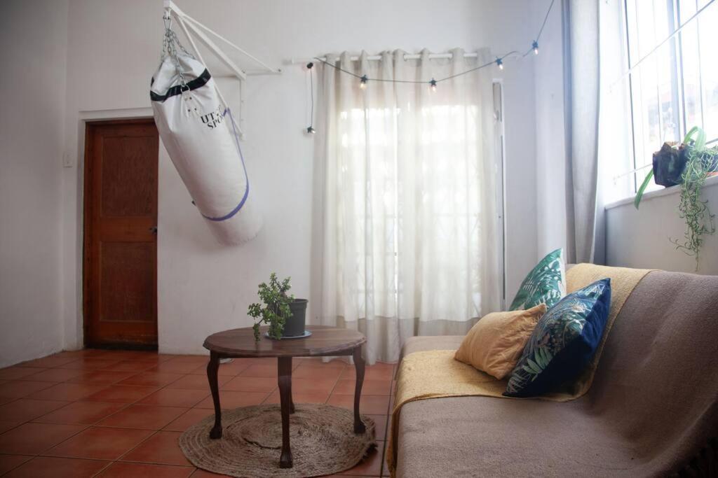 Apartment Entire 2 Bedroom House In Observatory *