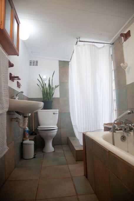 Entire 2 Bedroom House In Observatory * Kapstadt